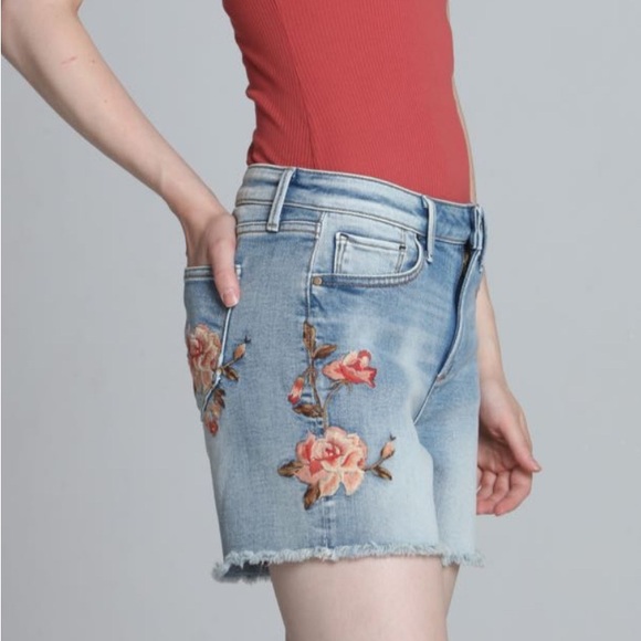 Driftwood Jeans “Lulu” embroidered denim shorts Size 24 - Picture 1 of 9
